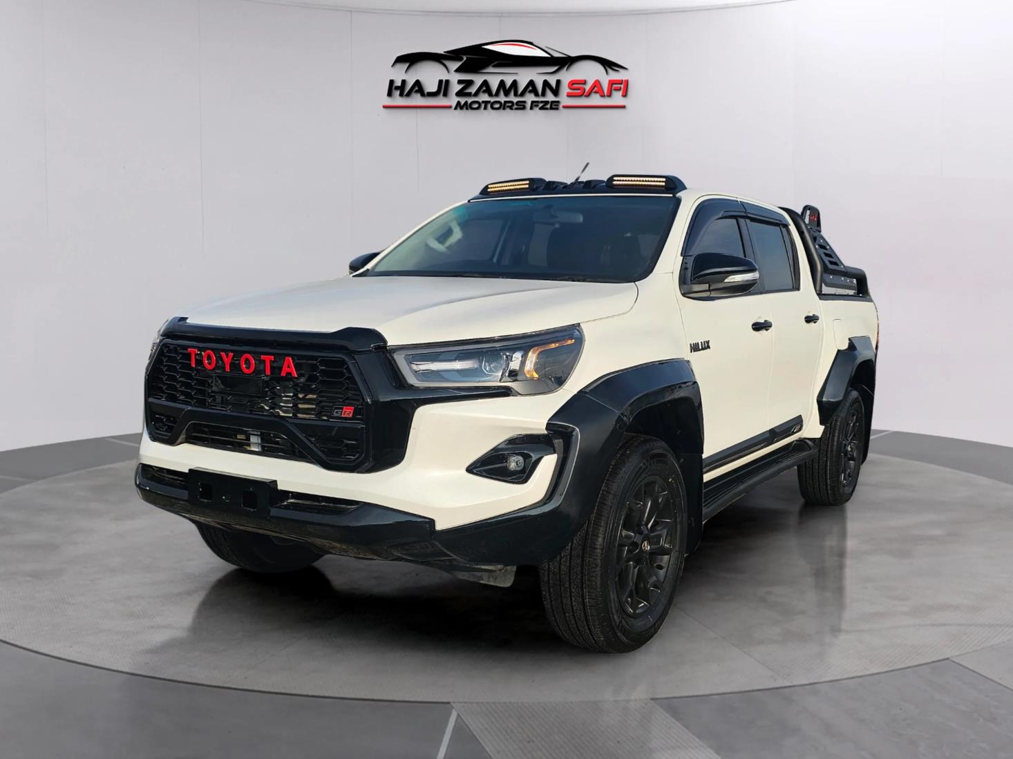 TOYOTA HILUX 2.8 WHITE RIGHT HAND DRIVE