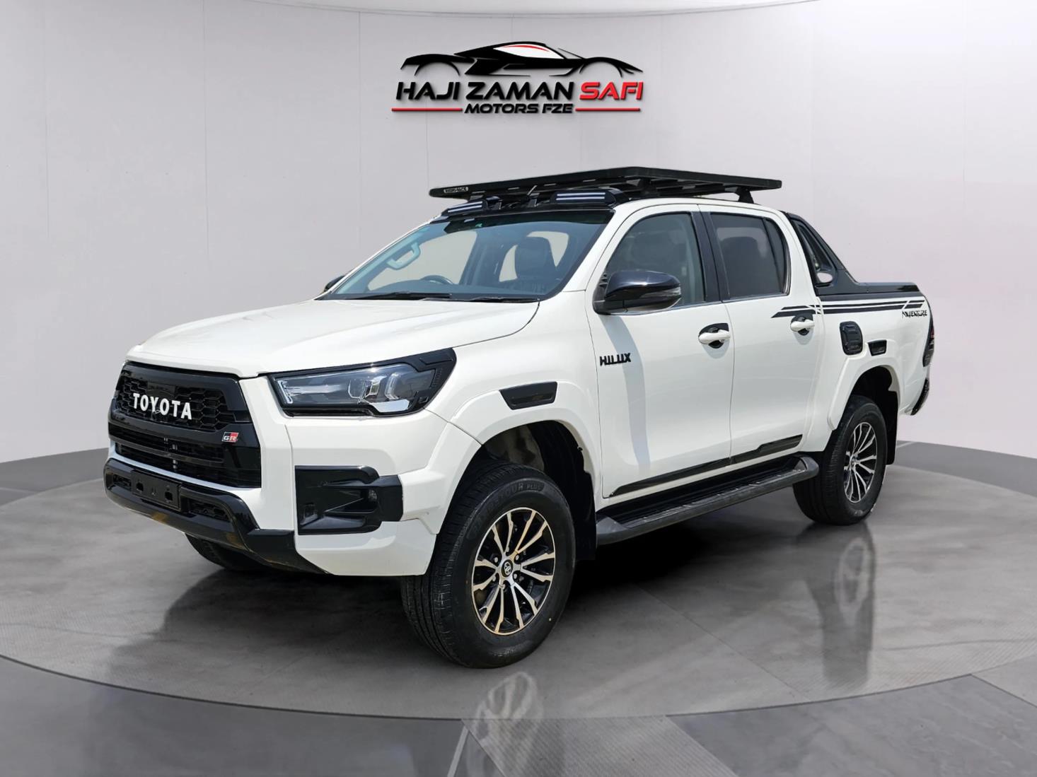 TOYOTA HILUX 2.8 WHITE RIGHT HAND DRIVE
