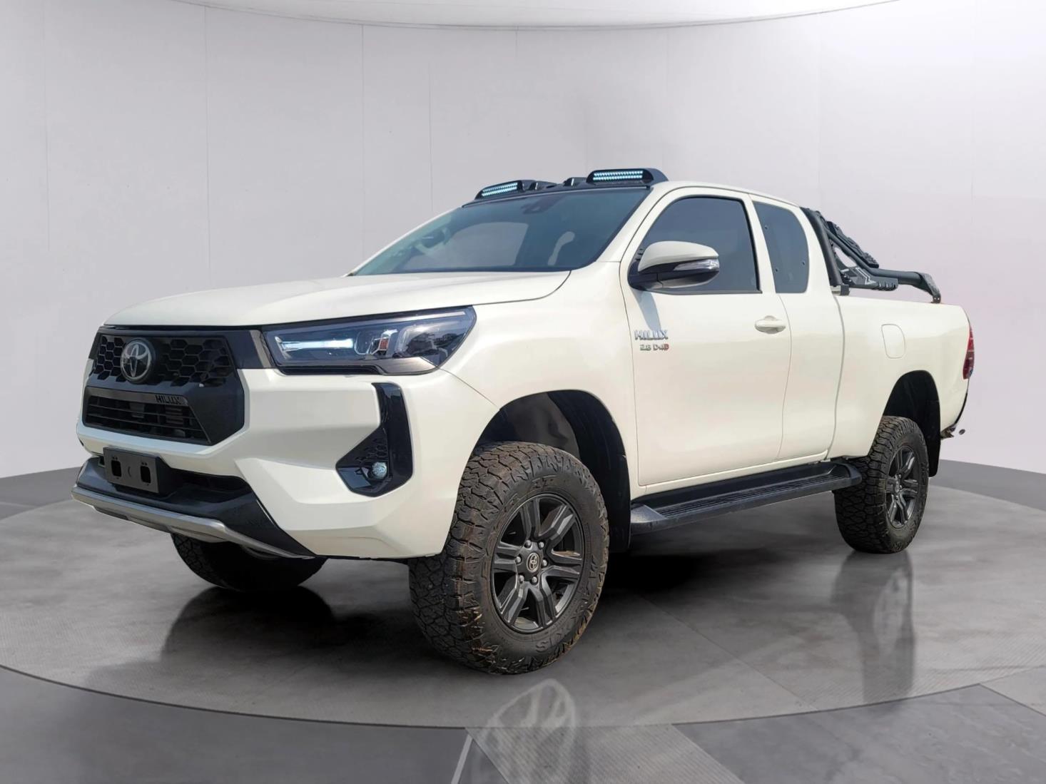 TOYOTA HILUX 2.8 RIGHT HAND DRIVE