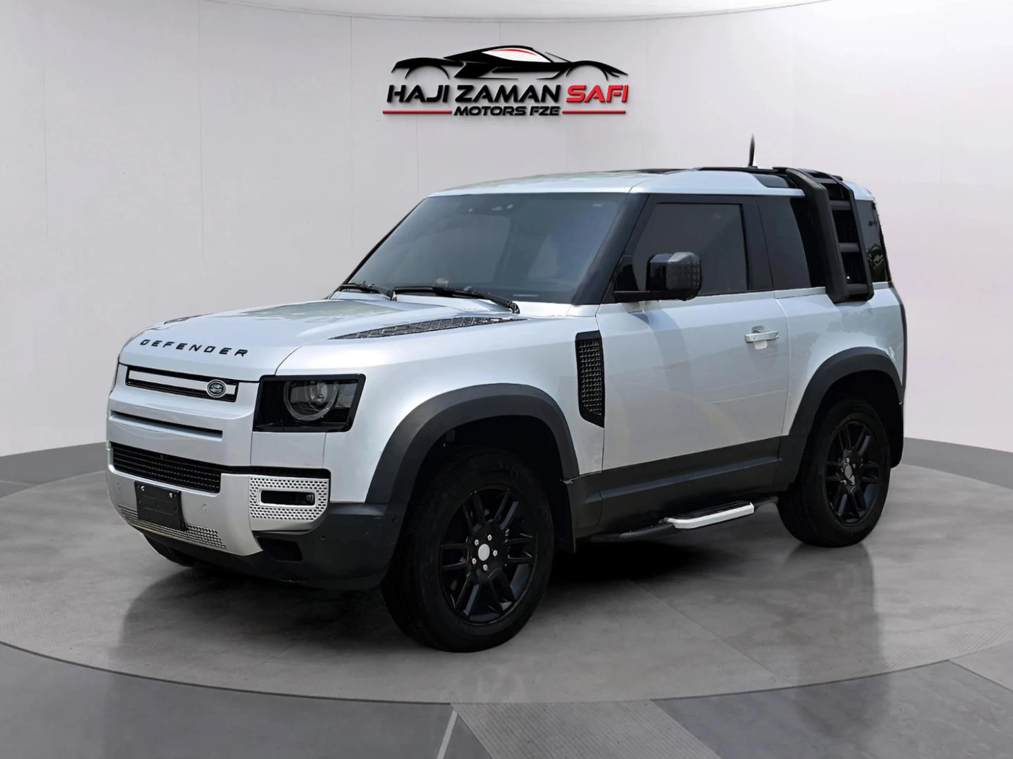 LAND ROVER DEFENDER SILVER 2 DOOR